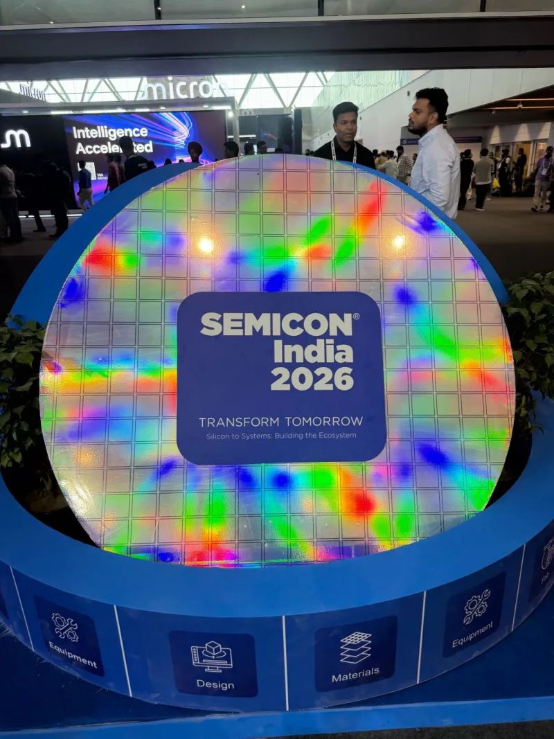 Semicon India 2026会場のウェハーモニュメント